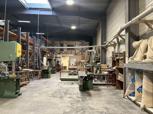 L’atelier bois de ENFIN ! réemploi. Une visite passionnante sur le fonctionnement de cette structure intégrant un Atelier Chantier d’Insertion permettant de transformer les ressources collectées. Plus d’infos sur leur site : https://enfin-reemploi.fr/