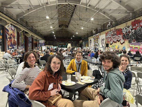 Une partie de la TRIBU dans la halle Foseco à Rubanox, halle tout juste réhabilitée et inaugurée à l’occasion des Rencontres.